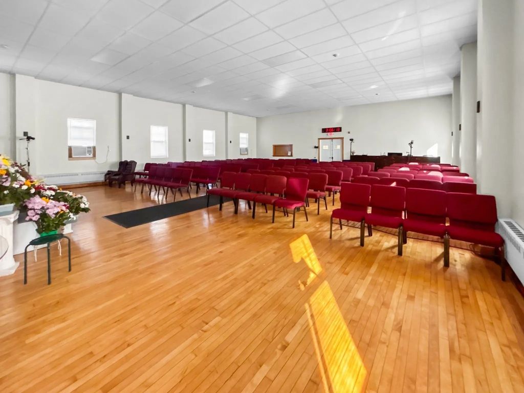 2031 Purchase St, New Bedford