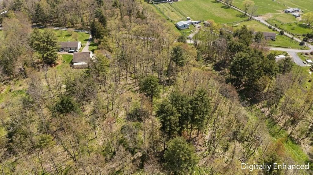 Bergeron Ln, Dartmouth