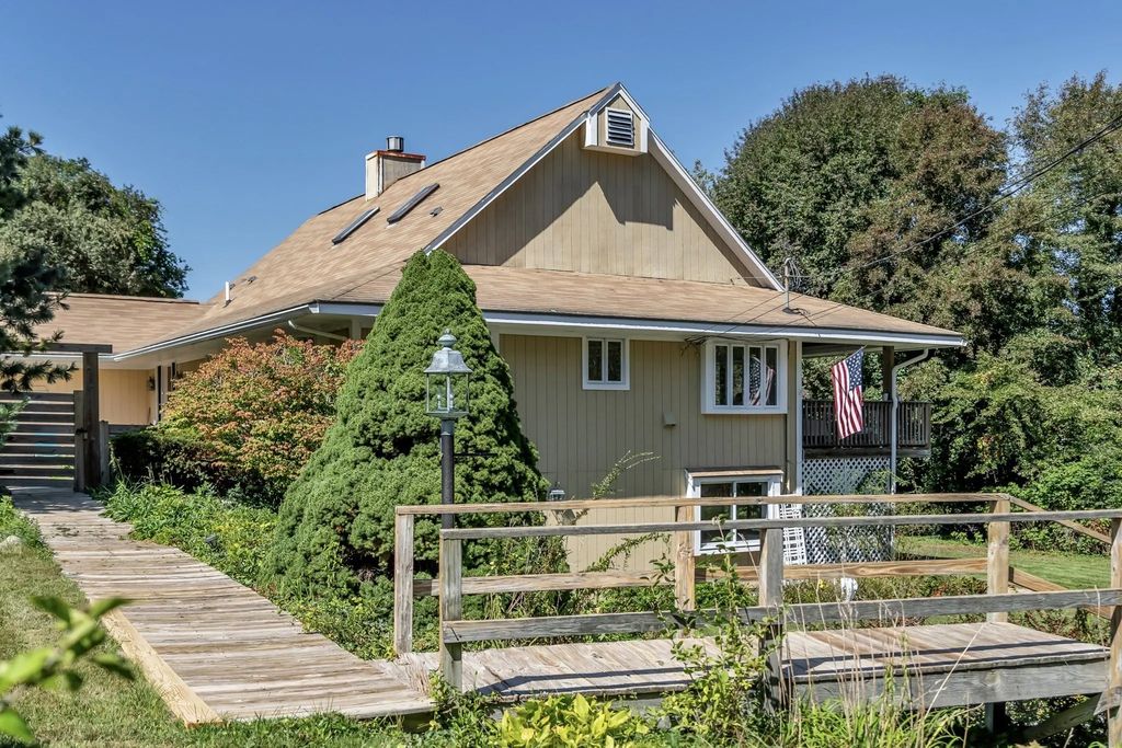 26 Dwight Rd, Marshfield