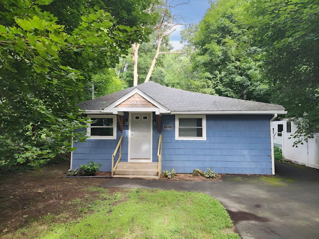 66 Lakeshore Dr, Holliston
