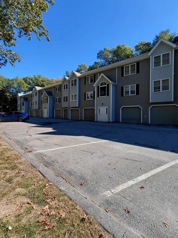 124 Tennis Plaza Rd #51, Dracut