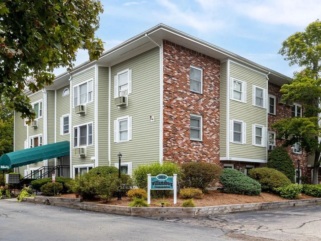 365 Washington St #3, Norwood