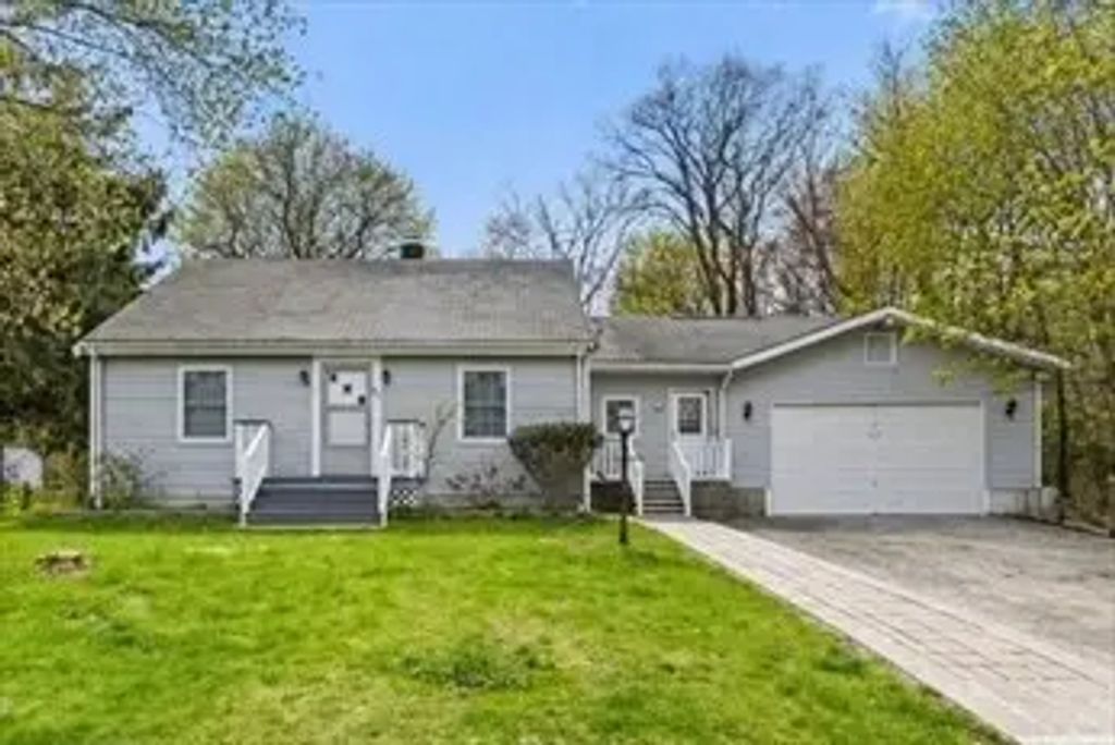 82 N Worcester St, Norton