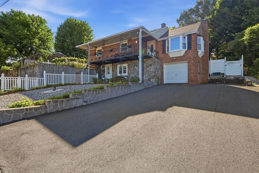 140 Ruskin St, Chicopee