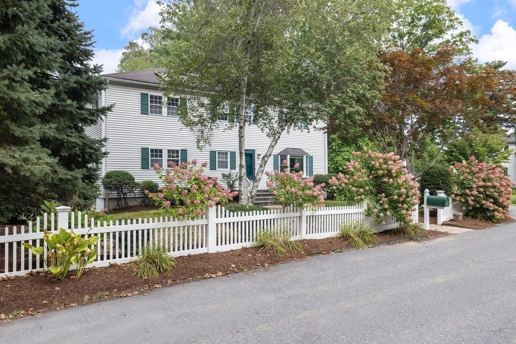 23 Leach Ln, Natick