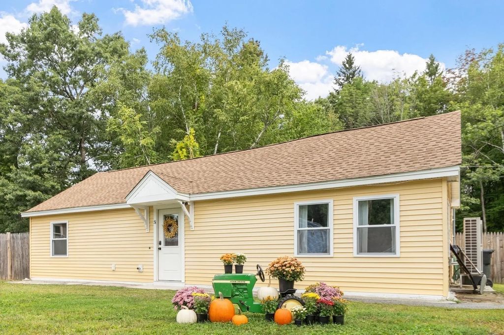 51 Richardson Avenue, Dracut