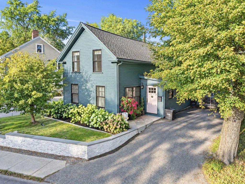 264 Main Street, Amesbury