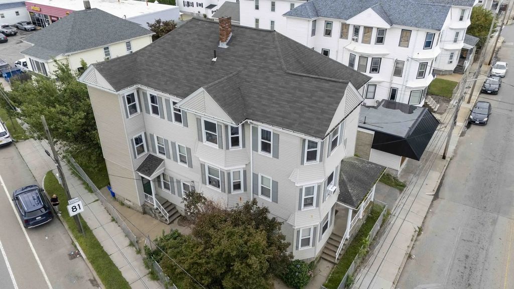 1025 Globe St, Fall River