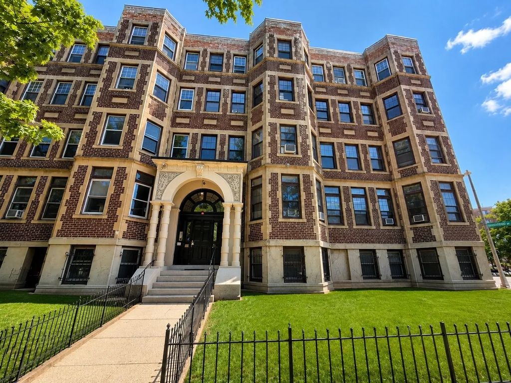 394 Riverway #10, Boston