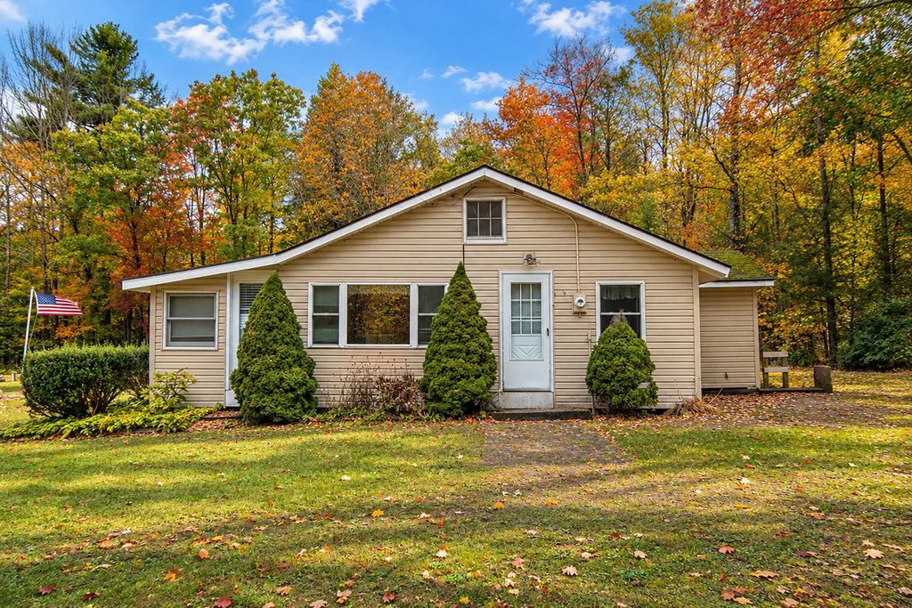 74 North Lake Av, Otis