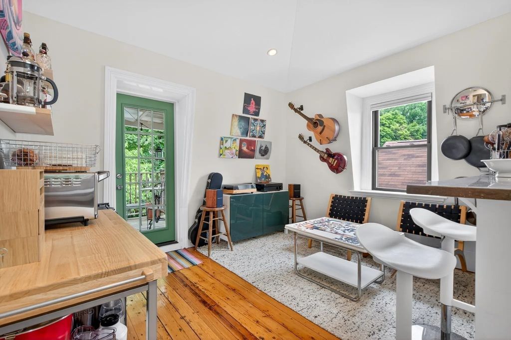 113 Chestnut Ave #3, Boston