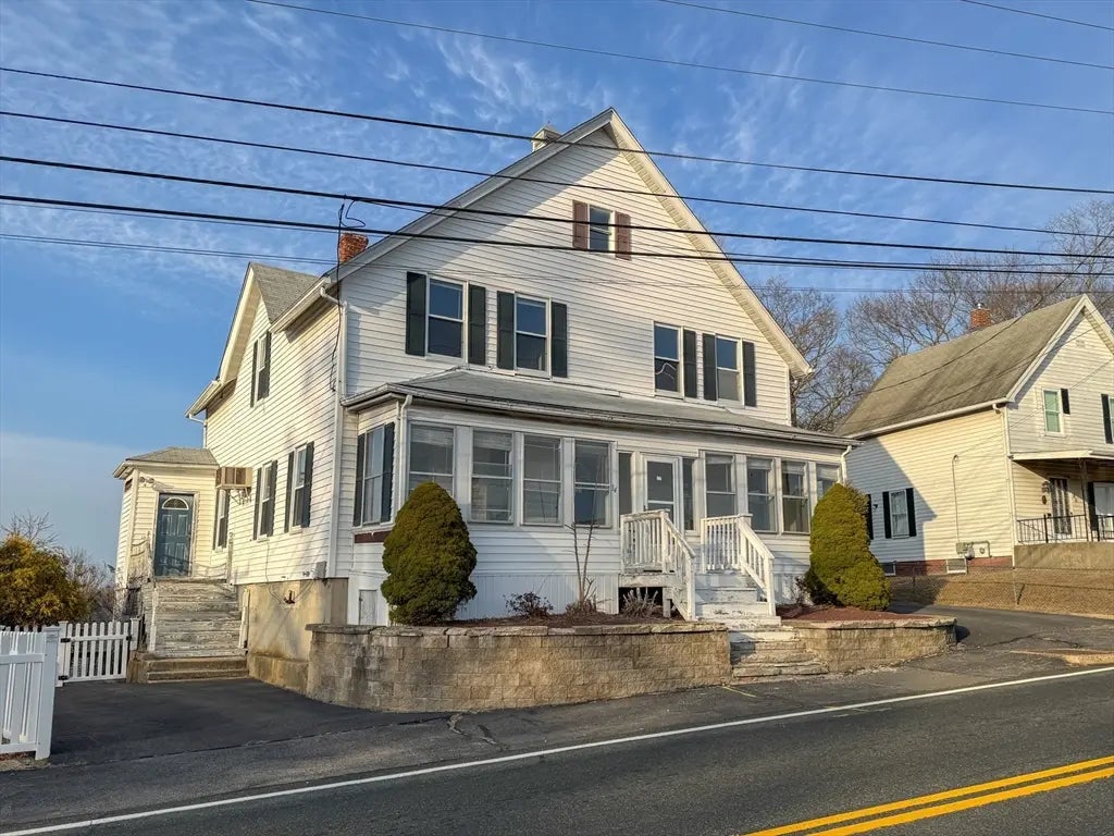 34 Smithfield Rd, Woonsocket