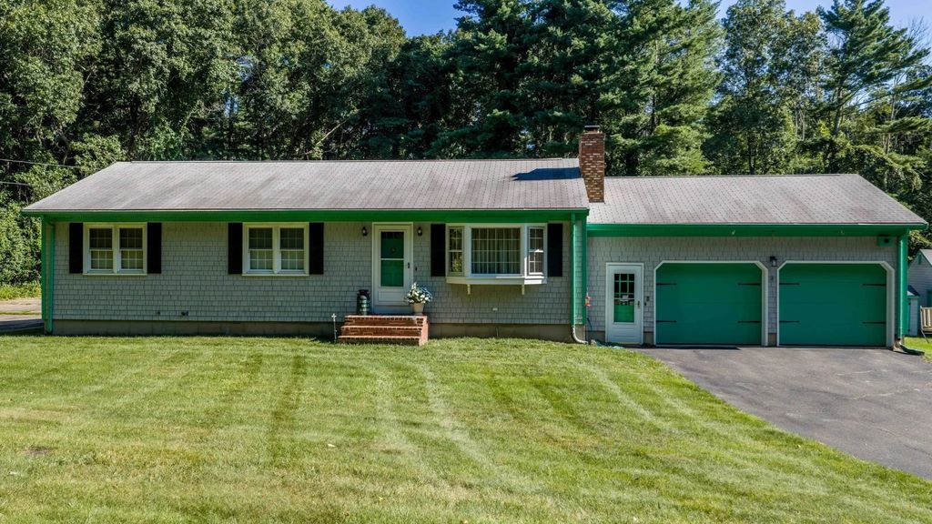 1541 N Hixville Rd, Dartmouth