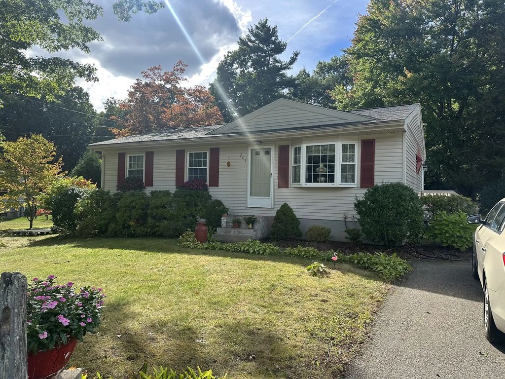 203 New Boston Rd, Sturbridge