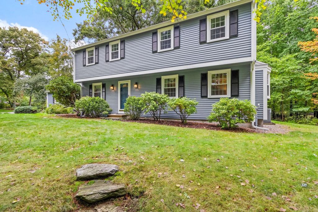 61 Adams Dr, Stow
