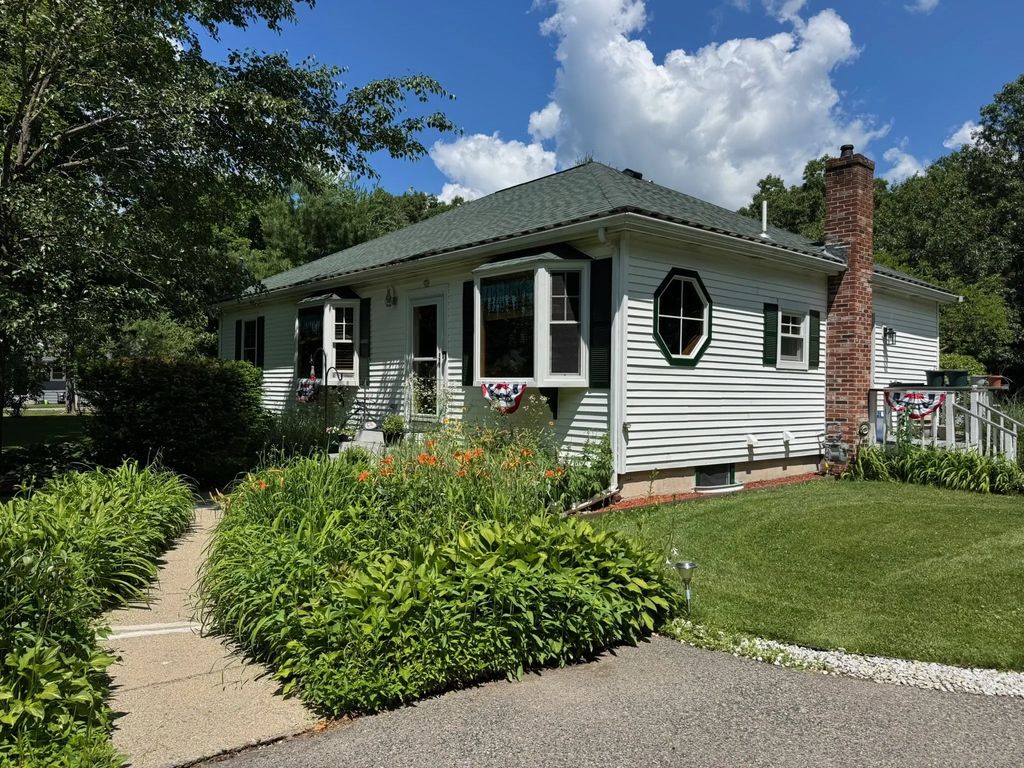 79 Adams St, Medfield