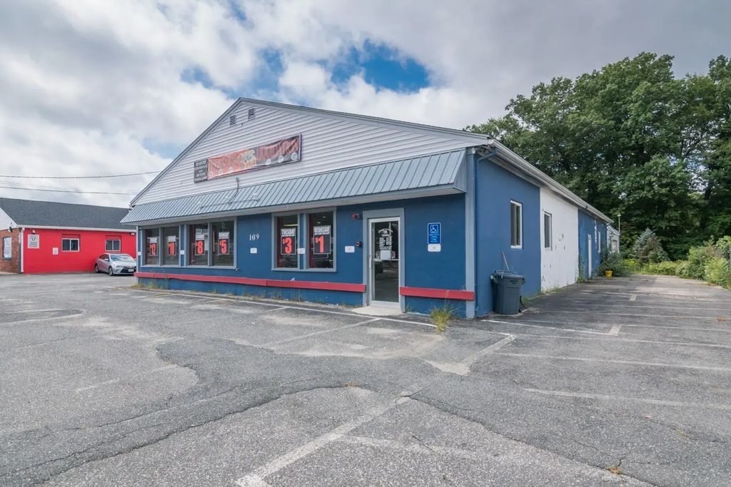 167-169 Shaker Rd, East Longmeadow