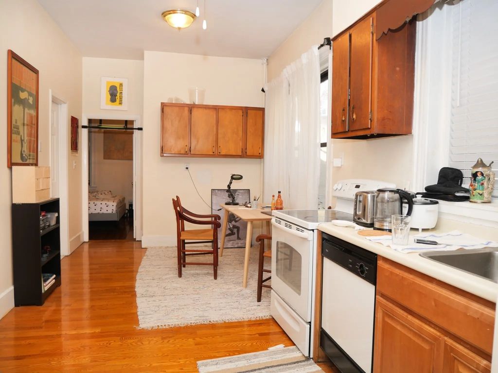 1482 Beacon #16, Brookline