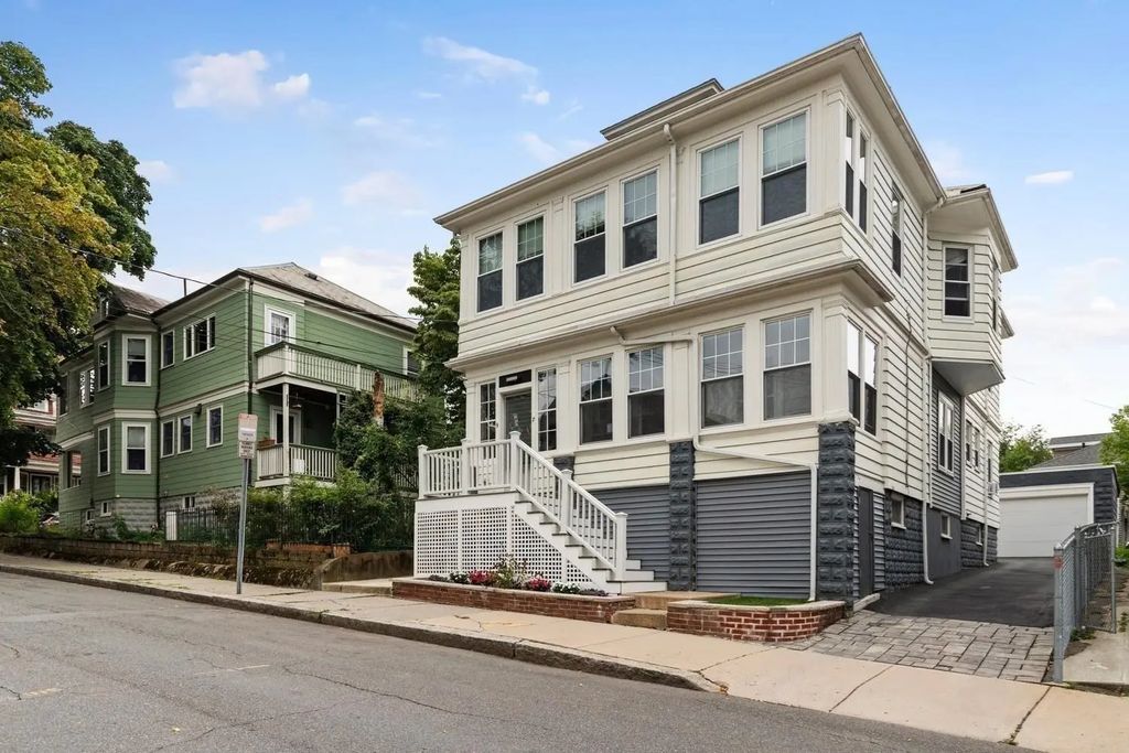 7 Hamilton Rd, Somerville