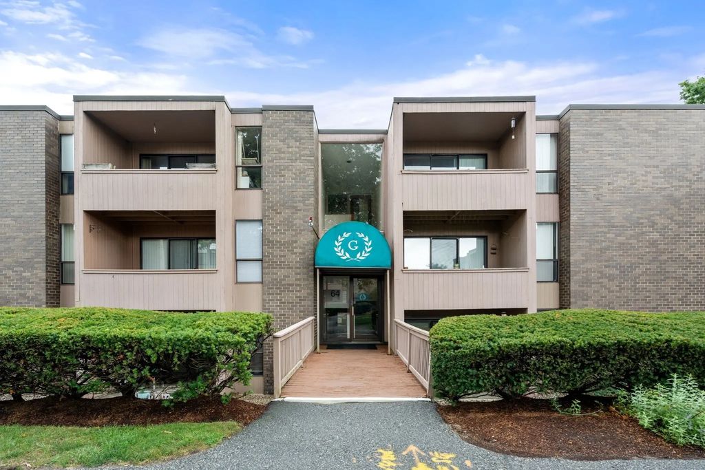 64 Shrewsbury Green Dr #e, Shrewsbury