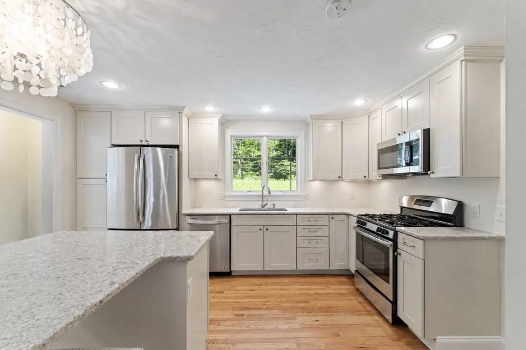 10 Mayflower Path, Wayland
