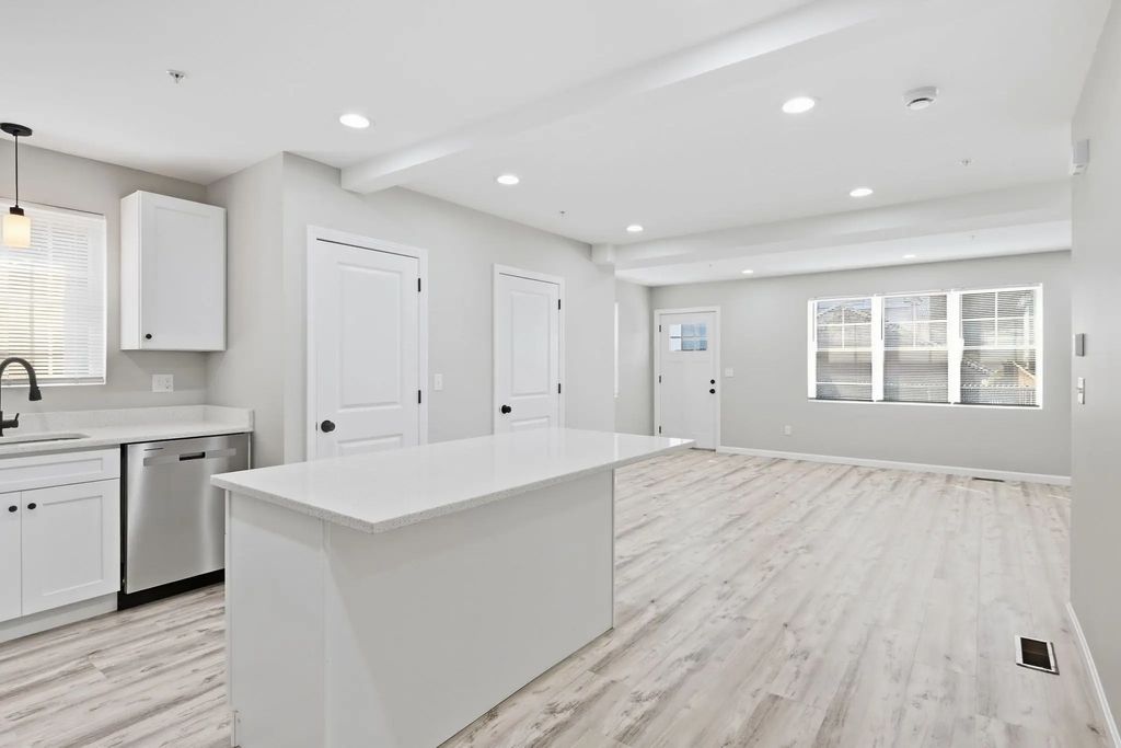 61 Parker St #2, Springfield