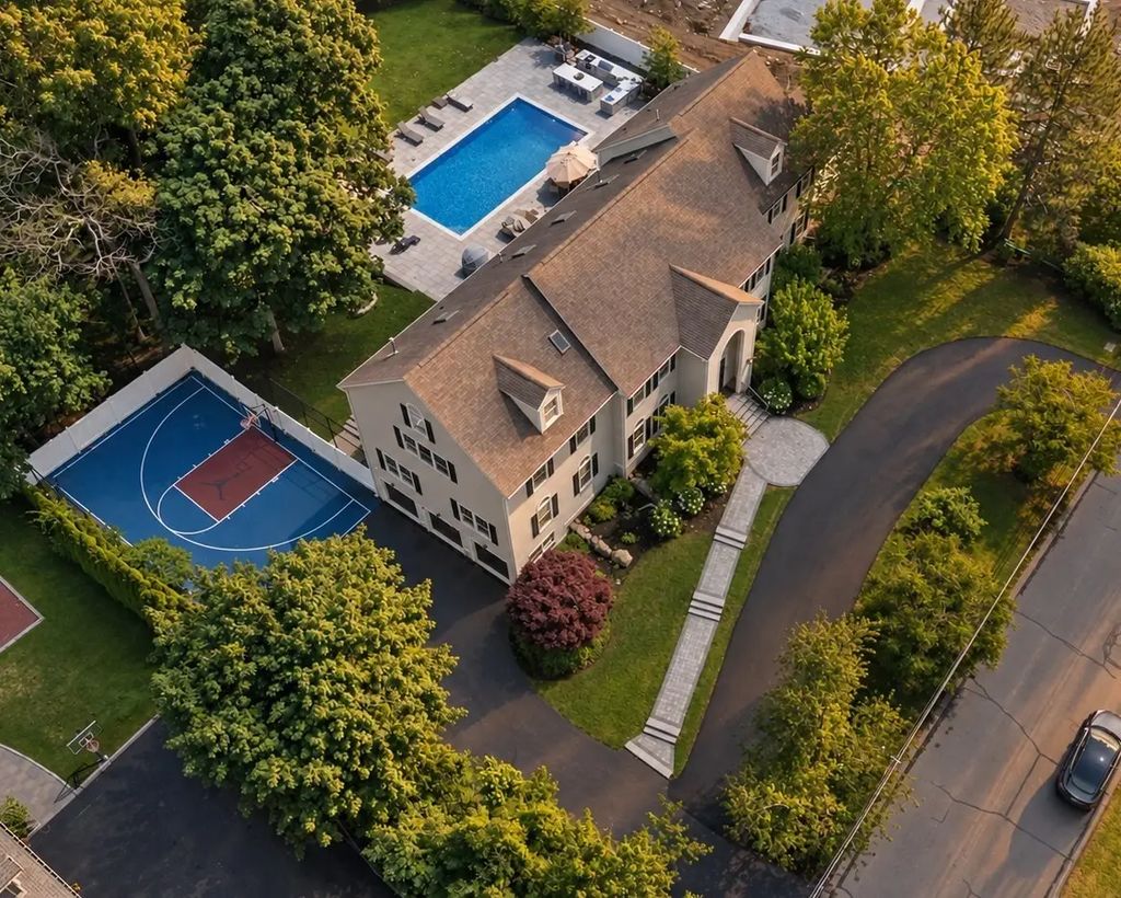 28 Tyler Rd, Lexington