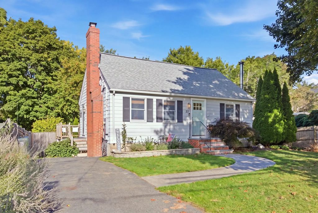 27 Pickering Street, Danvers