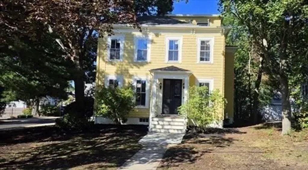 36 Mystic St, Medford