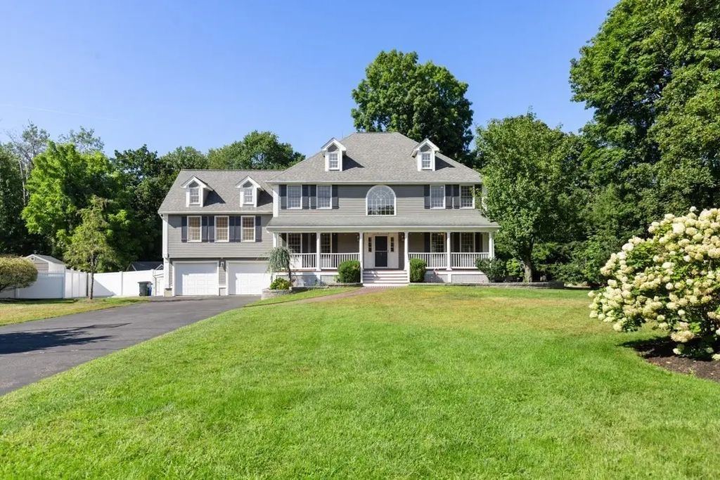5 Green Meadow Dr, Lynnfield