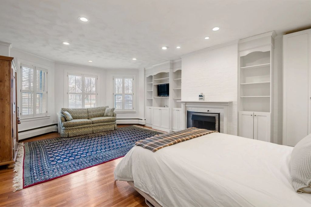 236 Beacon St #1e, Boston