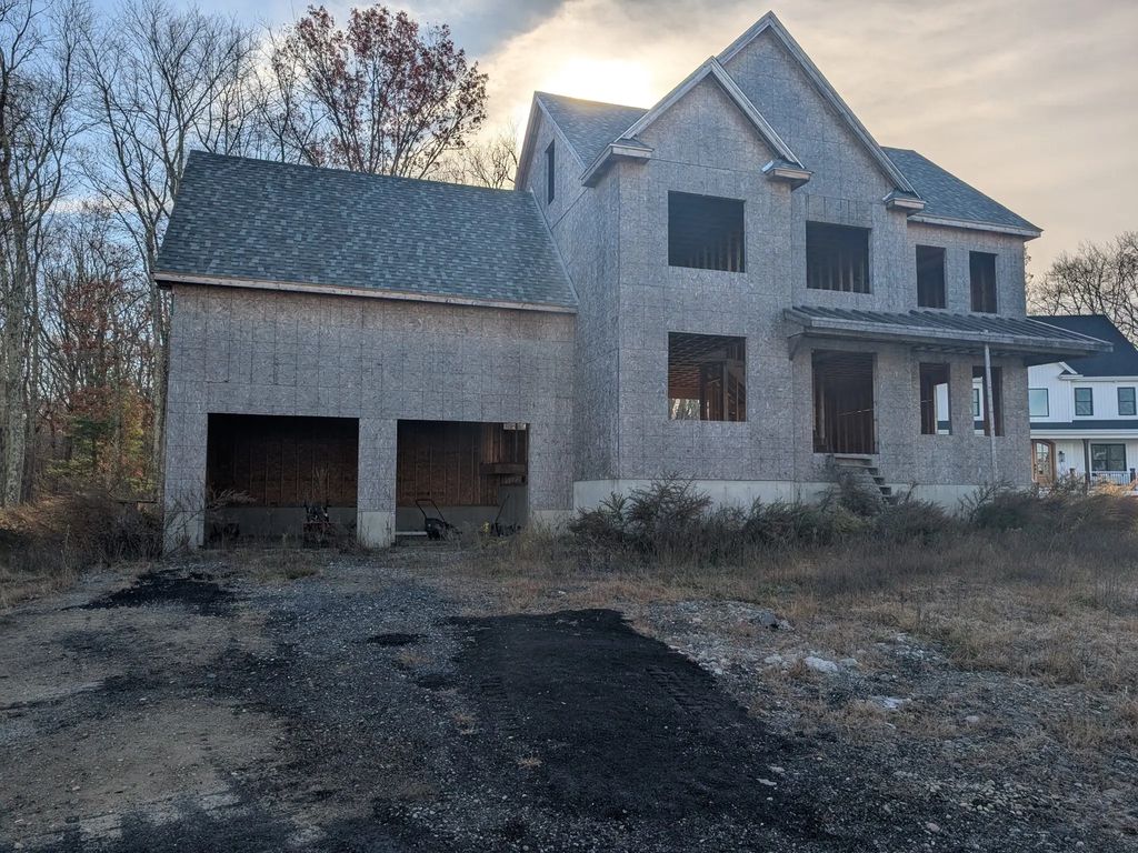 5 Windsor Dr, Attleboro