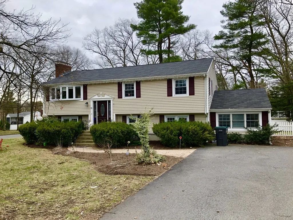 73 Pine St, Natick