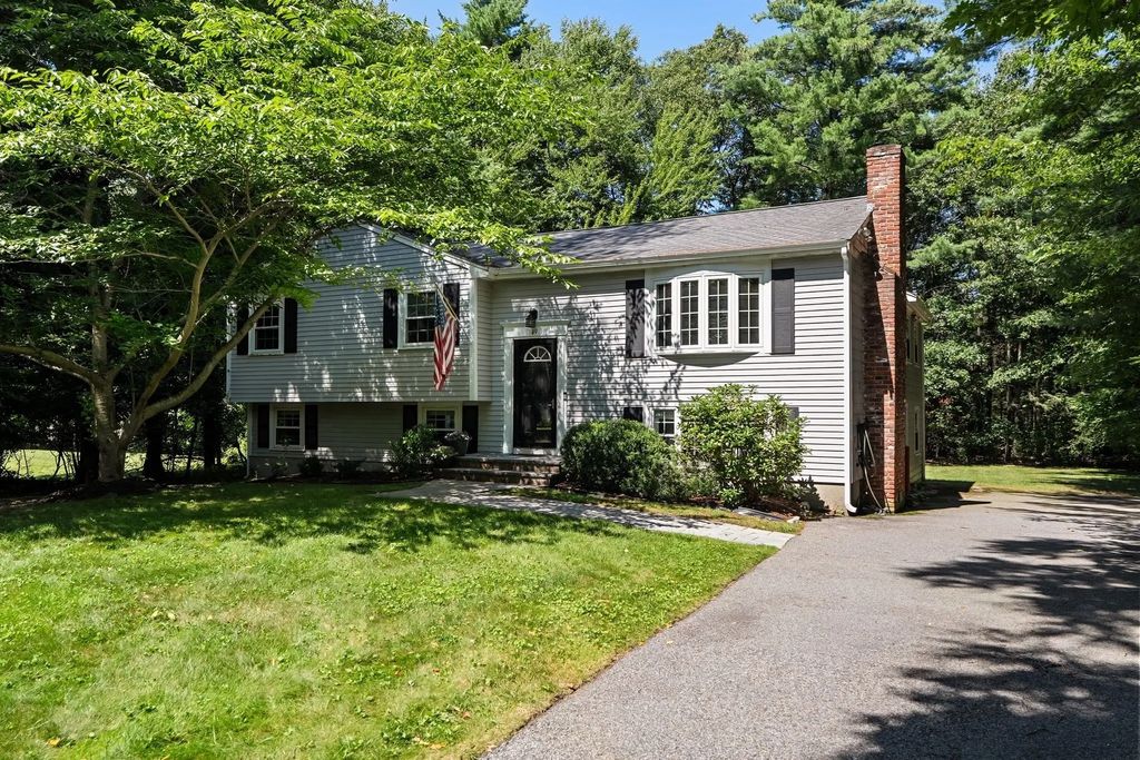 49 Old Farm Rd, Hanover