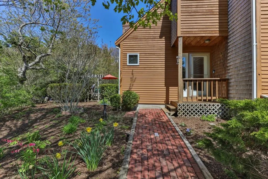 27 Blueberry Avenue, Provincetown