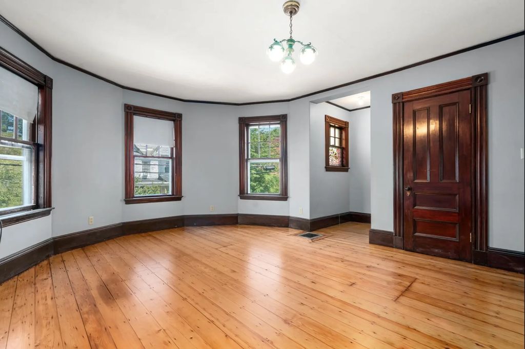 48 Auburn Street #48, Brookline