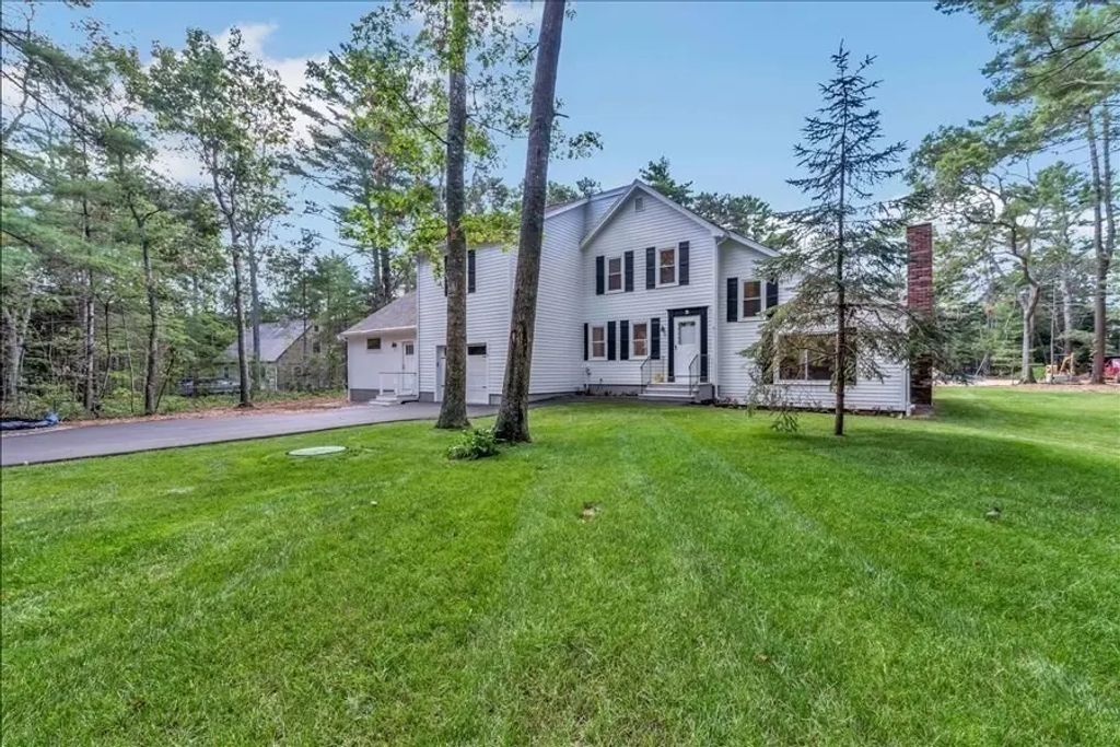 3 Viber Ln #1, Falmouth