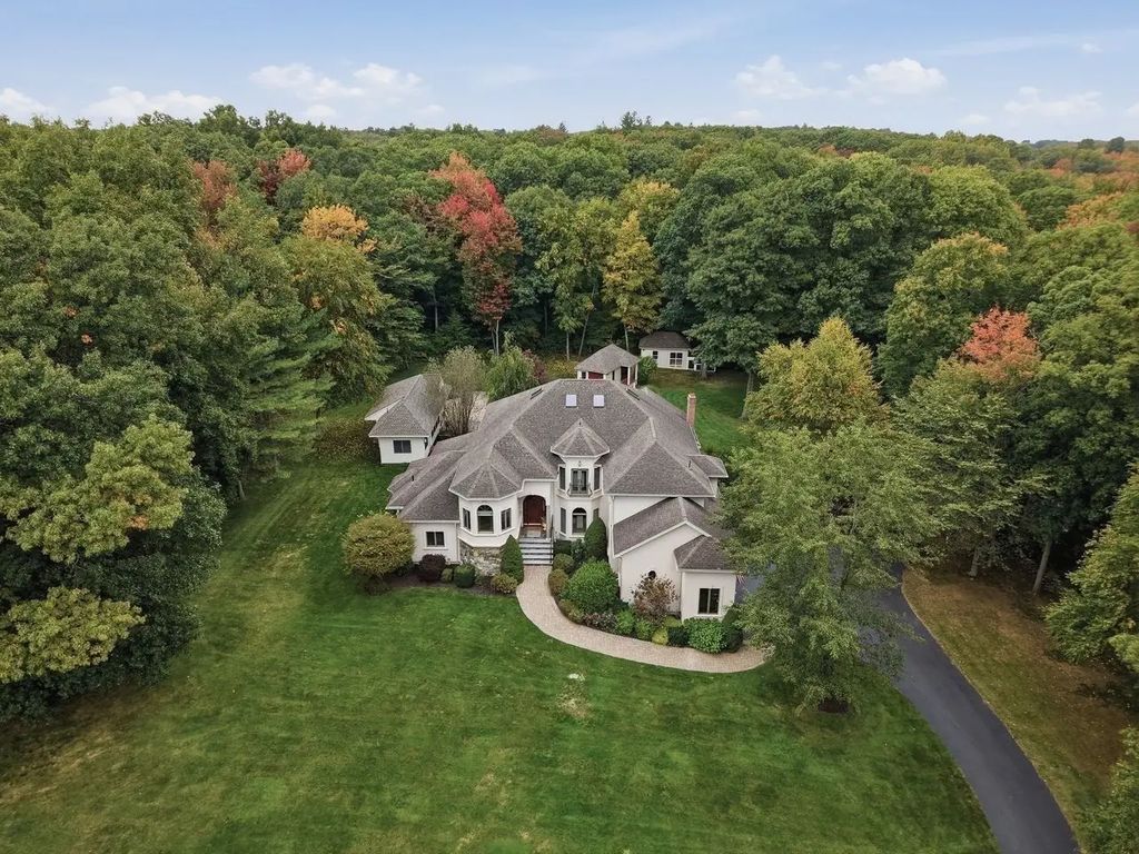 37 Putnam Hill Road, Sutton