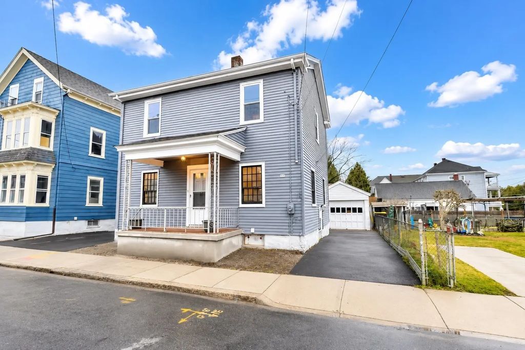 17 Wilcox St, Fall River