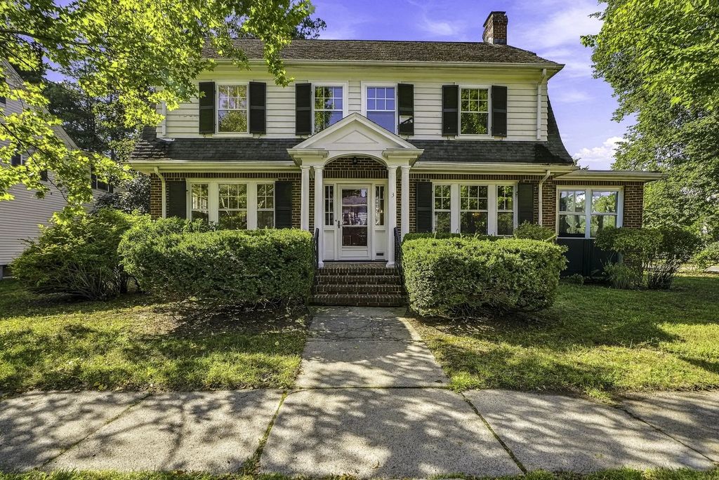 3 Preble Gardens Rd, Belmont