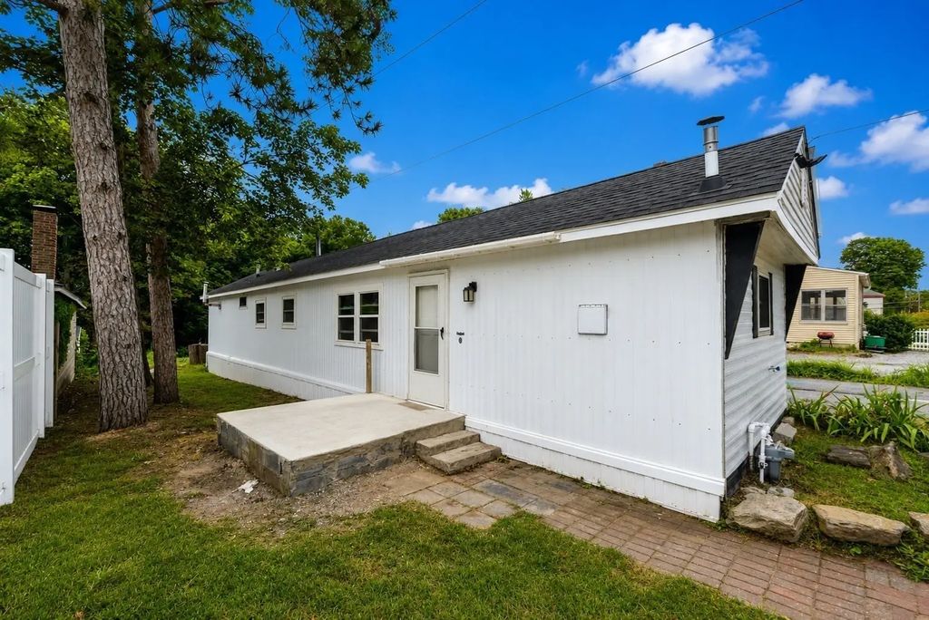 163 Highland St, Clinton