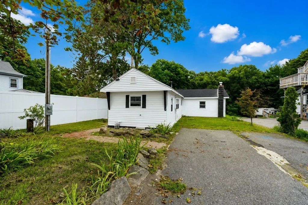 163 Highland St, Clinton