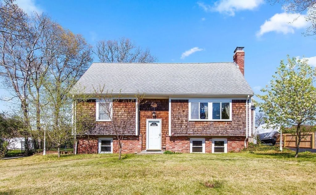 6 Sylvan Way, Yarmouth
