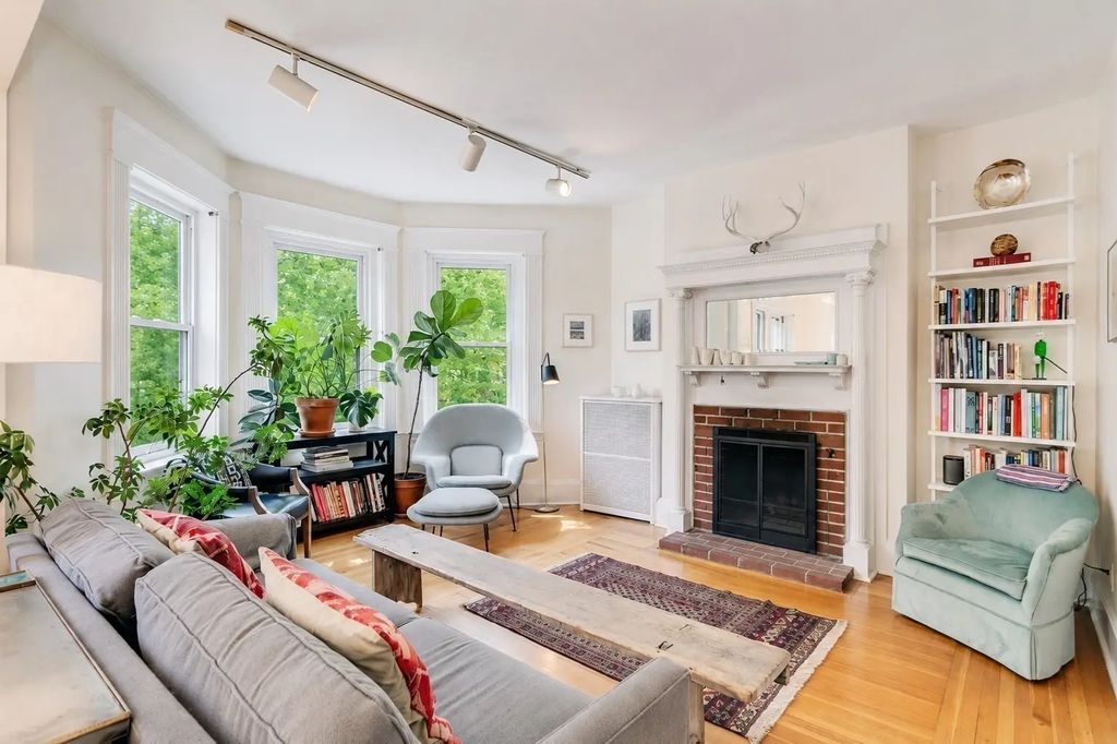 485 Washington St #3, Brookline