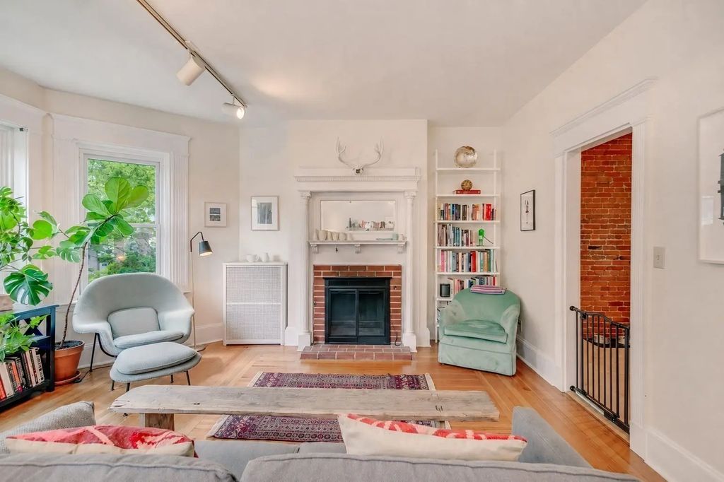 485 Washington St #3, Brookline