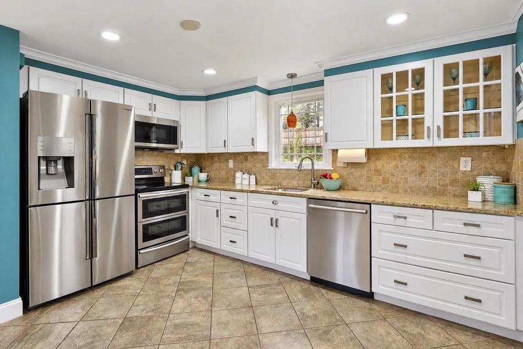 13 Winslow Rd, Sharon