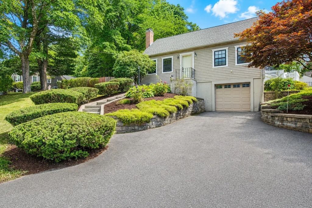 13 Winslow Rd, Sharon
