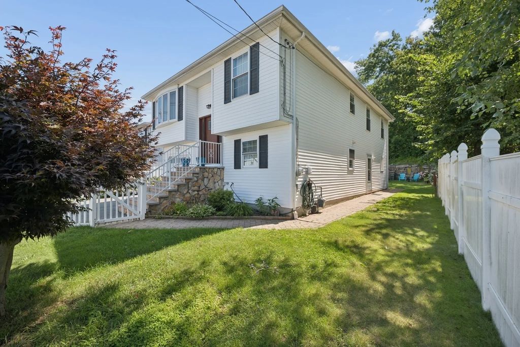 1200 Bay St, Fall River