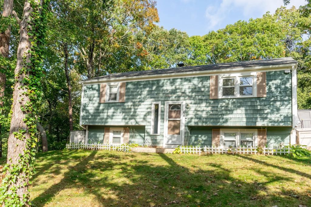 64 Hillside Dr, Plymouth