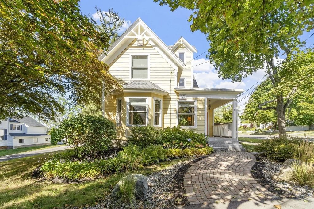 8 Winthrop St, Danvers